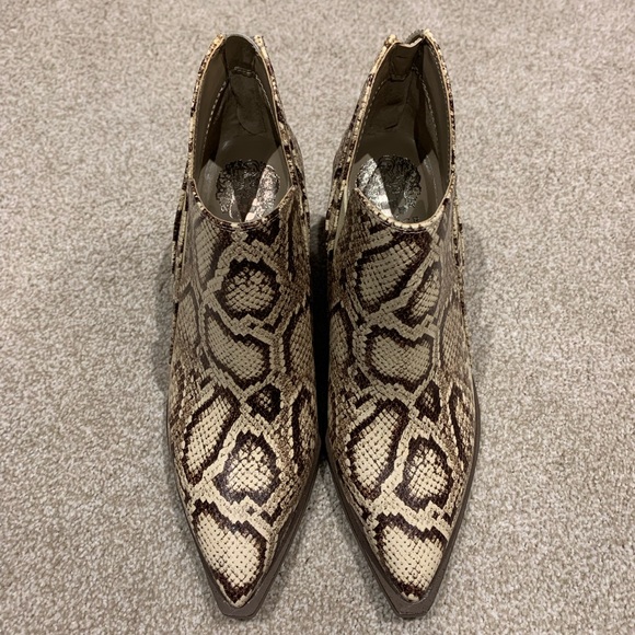 Vince Camuto snake print ankle boot size 6 - Picture 4 of 7